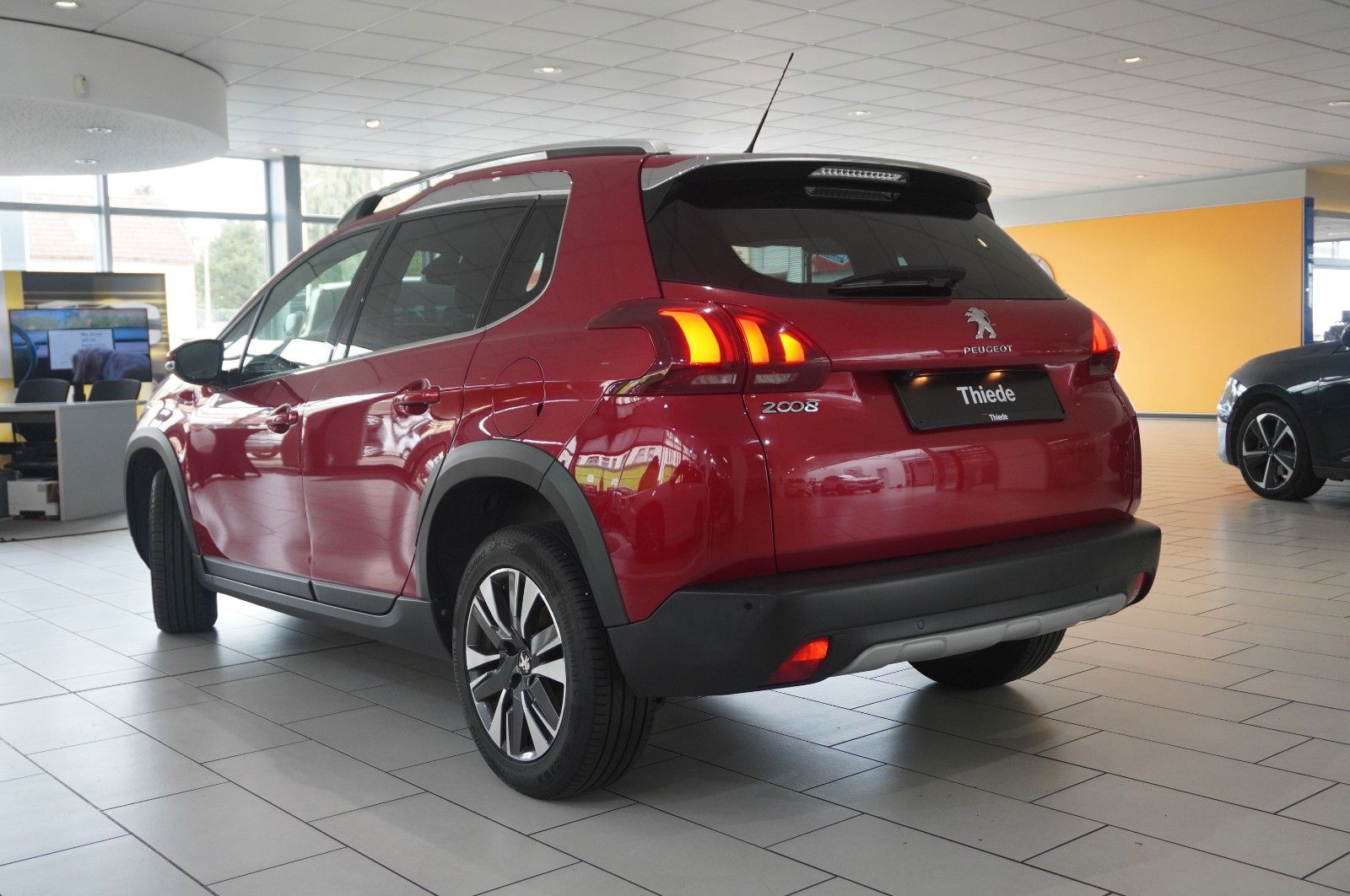 Fahrzeugabbildung Peugeot 2008 1.5D ALLURE NAVI/LED/KAMERA/SHZ/PANO./SPORT
