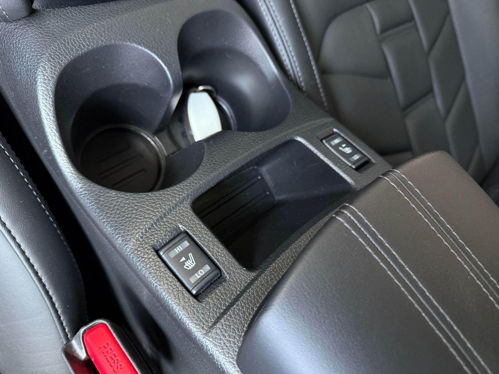 Fahrzeugabbildung Nissan Qashqai Tekna+ 4x4 PANO RFK ACC NAVI