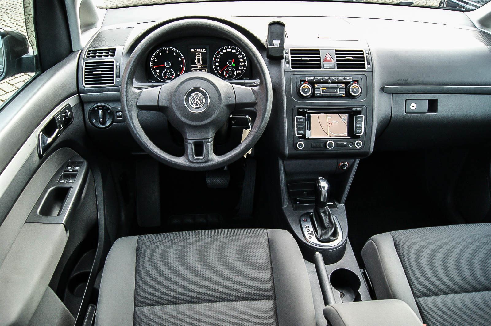 Fahrzeugabbildung Volkswagen Touran 1.4 TSI DSG BUSINESS PAKET  NAVIGATION