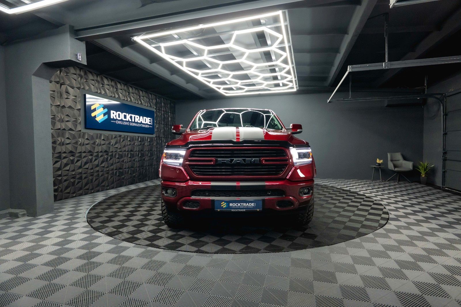 Fahrzeugabbildung Dodge RAM 5.7 V8 HEMI 4x4 OFFROAD Night-Paket *LED*19%