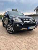 Mercedes-Benz ML 420 CDI 4MATIC -Airmatic Harman Kardon AHK - schwarze Mercedes-Benz ML 420