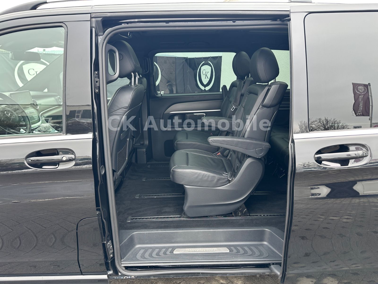 Fahrzeugabbildung Mercedes-Benz V 300 Avantgarde Edition AMG-LIne 4Matic Lang