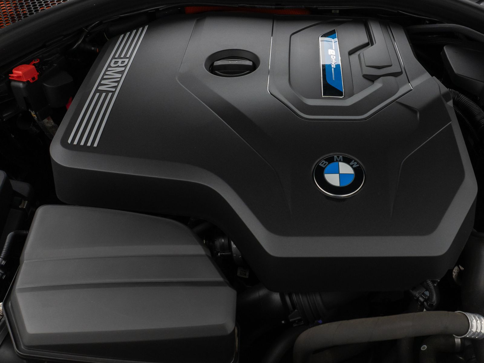 Fahrzeugabbildung BMW 330e xD DAB CockPit+ PDC Geschwindigkeitsreg