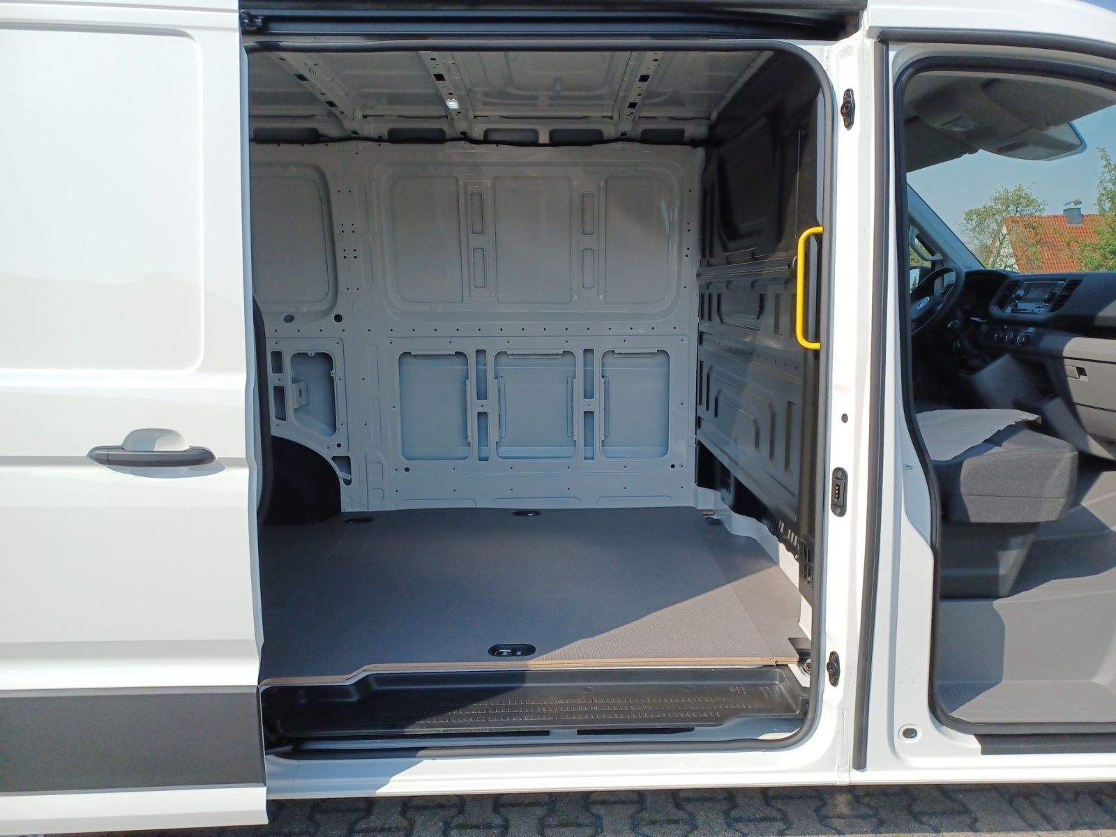 Fahrzeugabbildung Volkswagen Crafter Kasten 35 TDI MR KLIMA AHK RADIO HOLZFUS