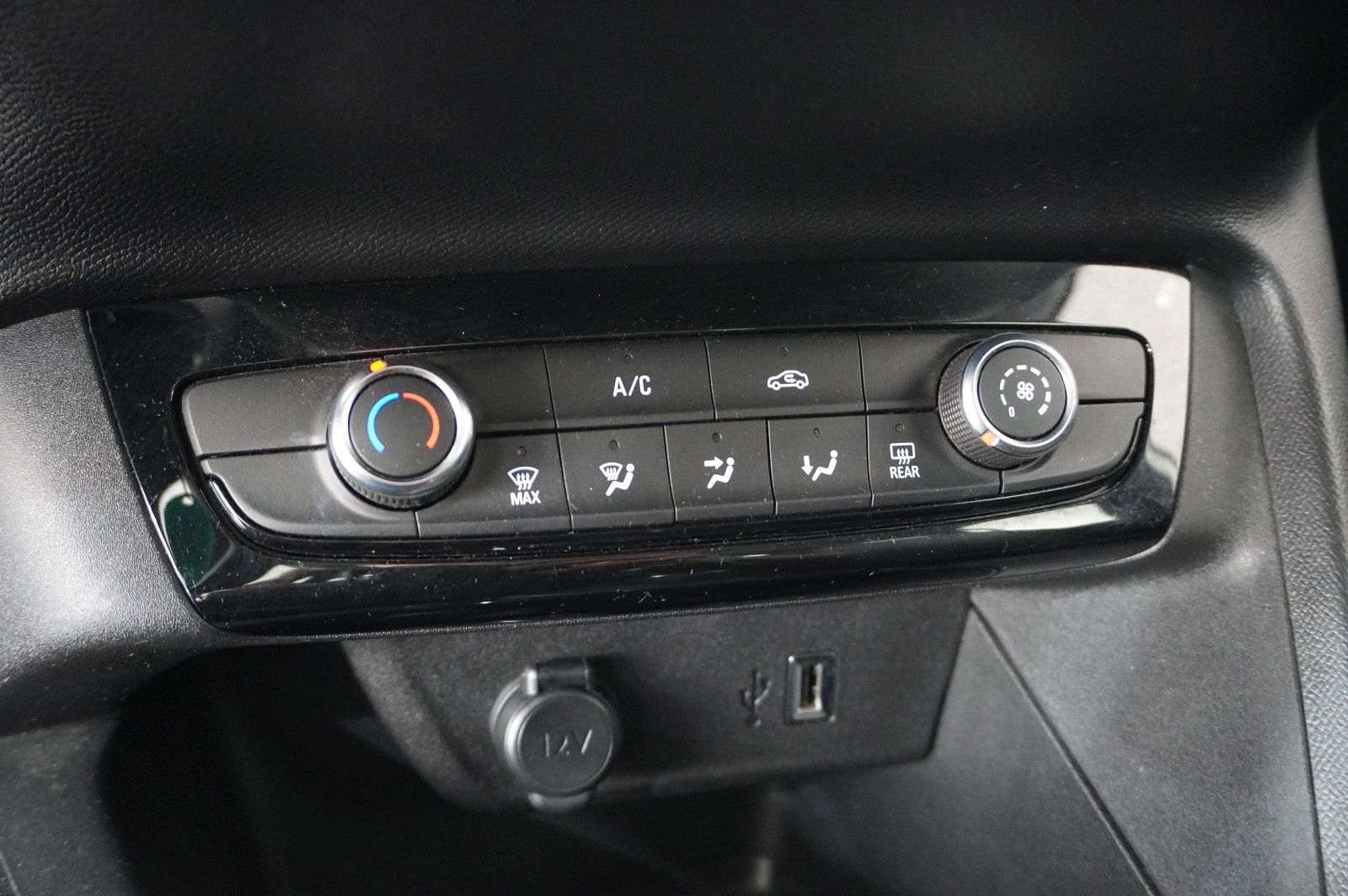 Fahrzeugabbildung Opel Corsa F 1.2 ELEGANCE NAVI/LED/TEMP/PDC/KLIMA/USB