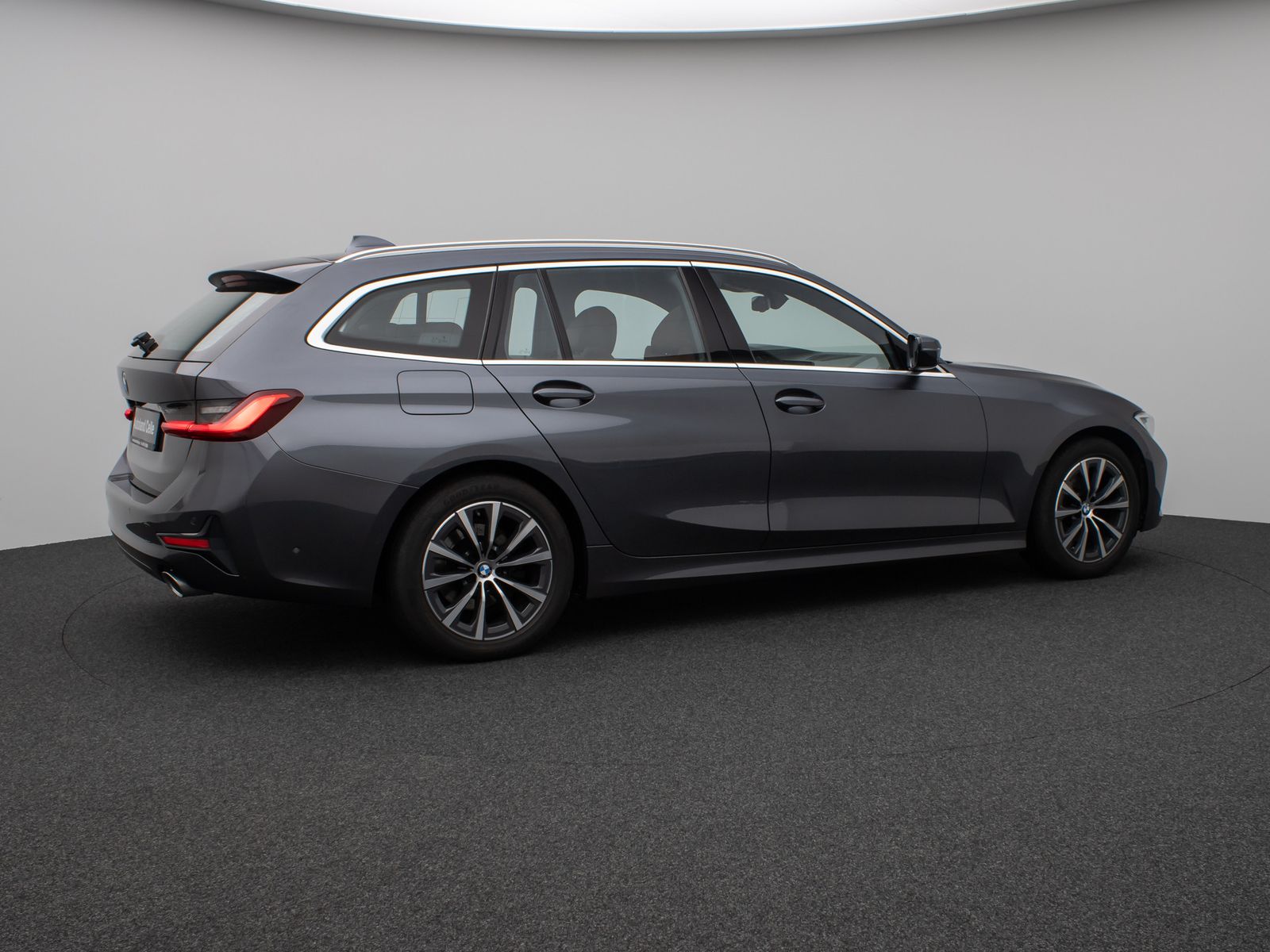 Fahrzeugabbildung BMW 320d Sport Line Panorama Kamera HUD DAB H/K AHK