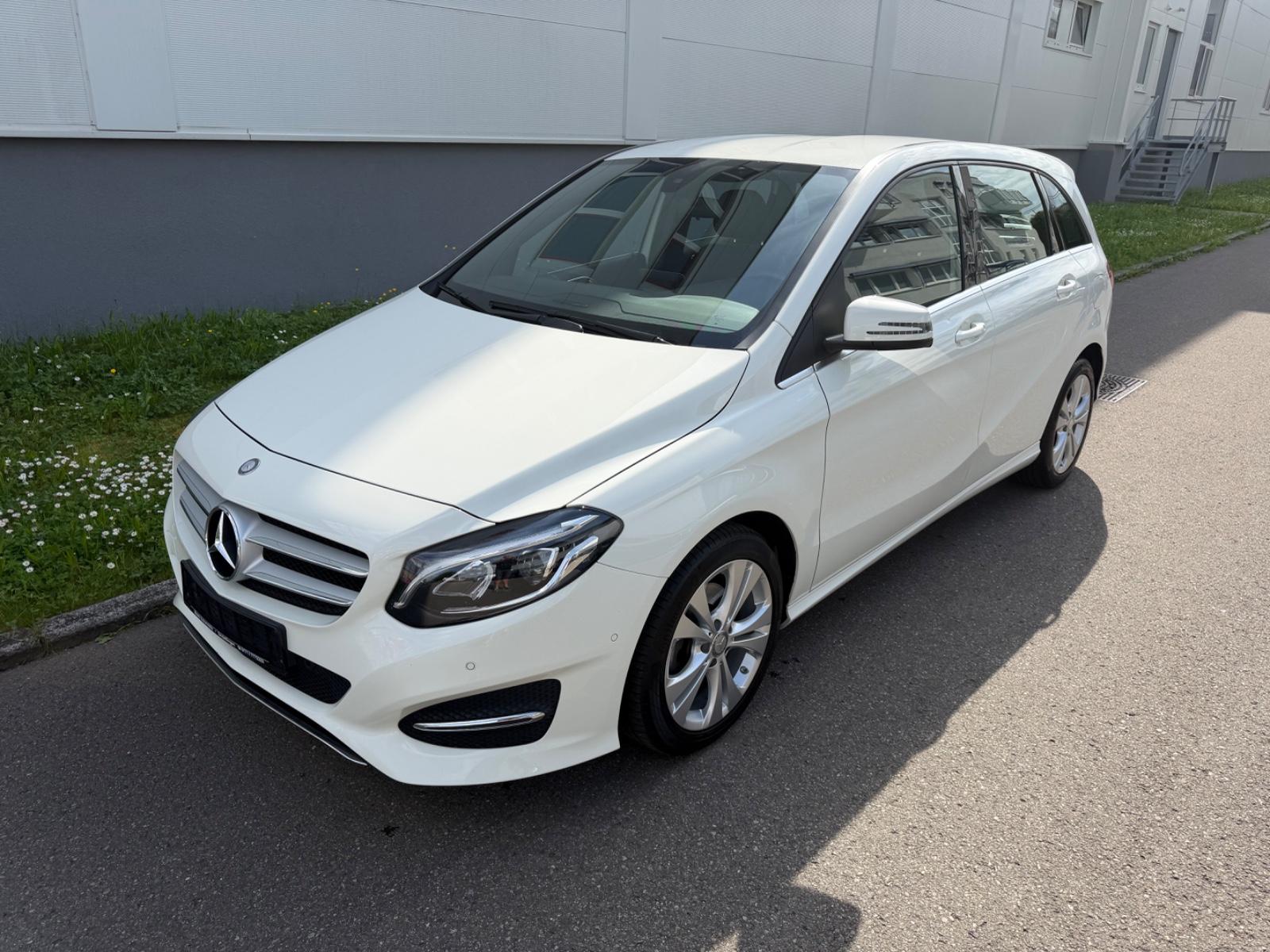 Mercedes-Benz B 180 Score*LEDER*NAVI*LED*SHZ*PDC*KLIMA*1H*17"