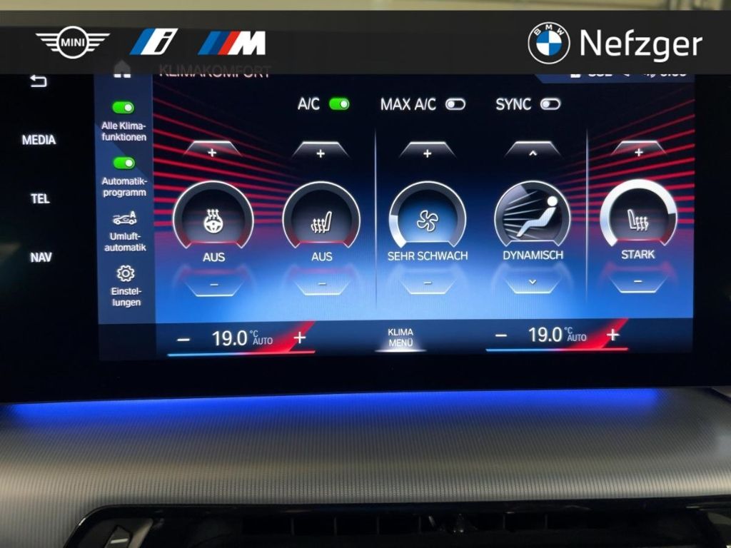 BMW 223 Active Tourer i M Sport H&K HUD PANO RFK foto 18