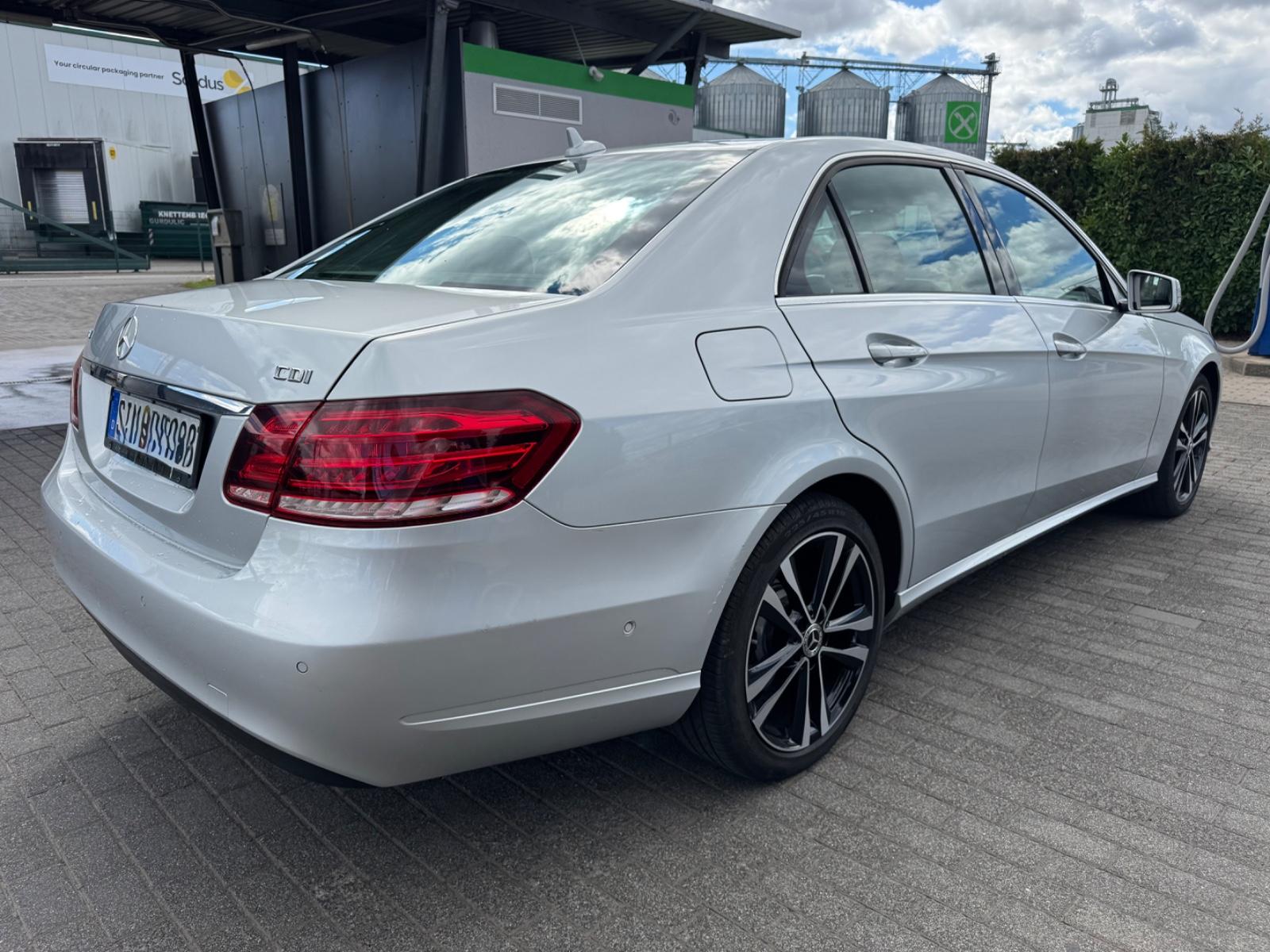 Mercedes-Benz E 220 CDI Limousine Klima Navi LED Euro 5