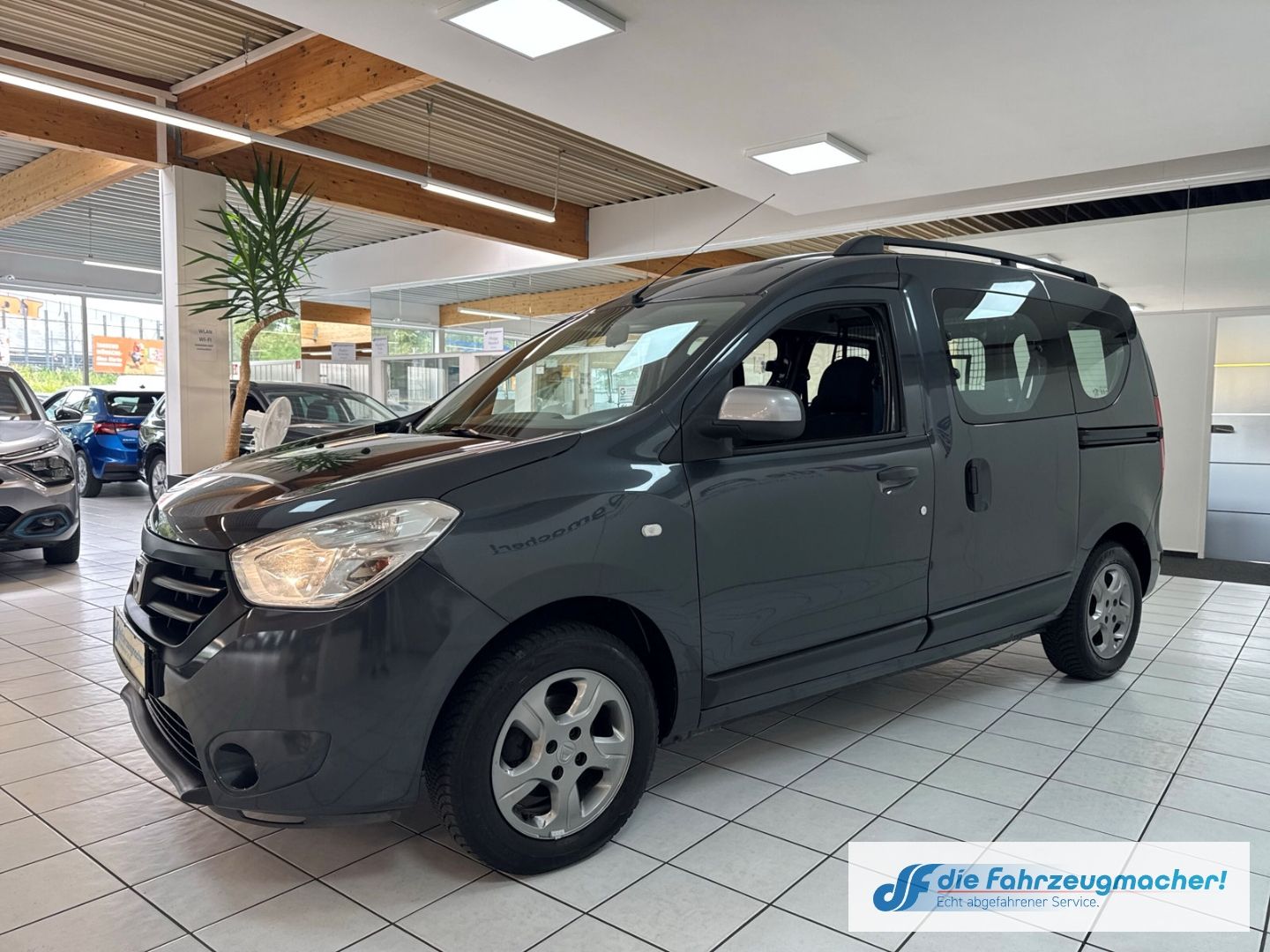 Fahrzeugabbildung Dacia Dokker Celebration ACC Apple CarPlay Android Aut