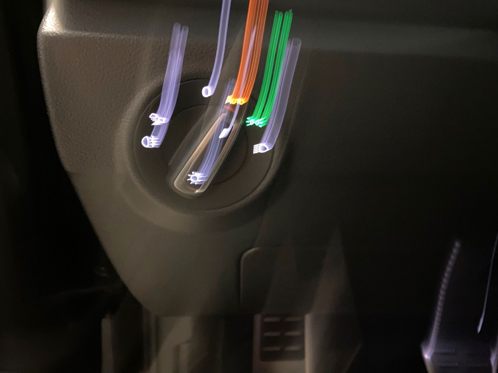 Fahrzeugabbildung Volkswagen T-Roc 1.5 TSI DSG R-Line+ACC+AHK+19"+KAMERA+LED+