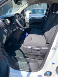Bild 21 Opel Vivaro Kombi XL 9 Sitze 8 AT FLÜGELTÜREN