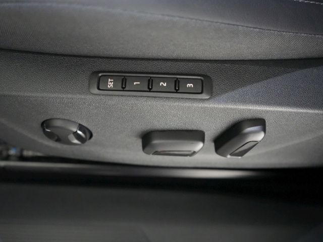 ENYAQ iV 80+ANHÄNGERKUPPLUNG+NAVI+RÜCKFAHRKAMERA