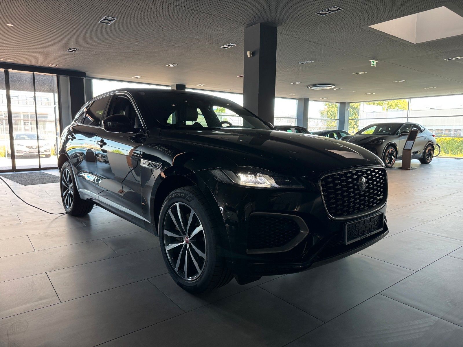 Jaguar R-Dynamic SE P400e PHEV AWD Aut.Netto € 15.725.- imagem 2