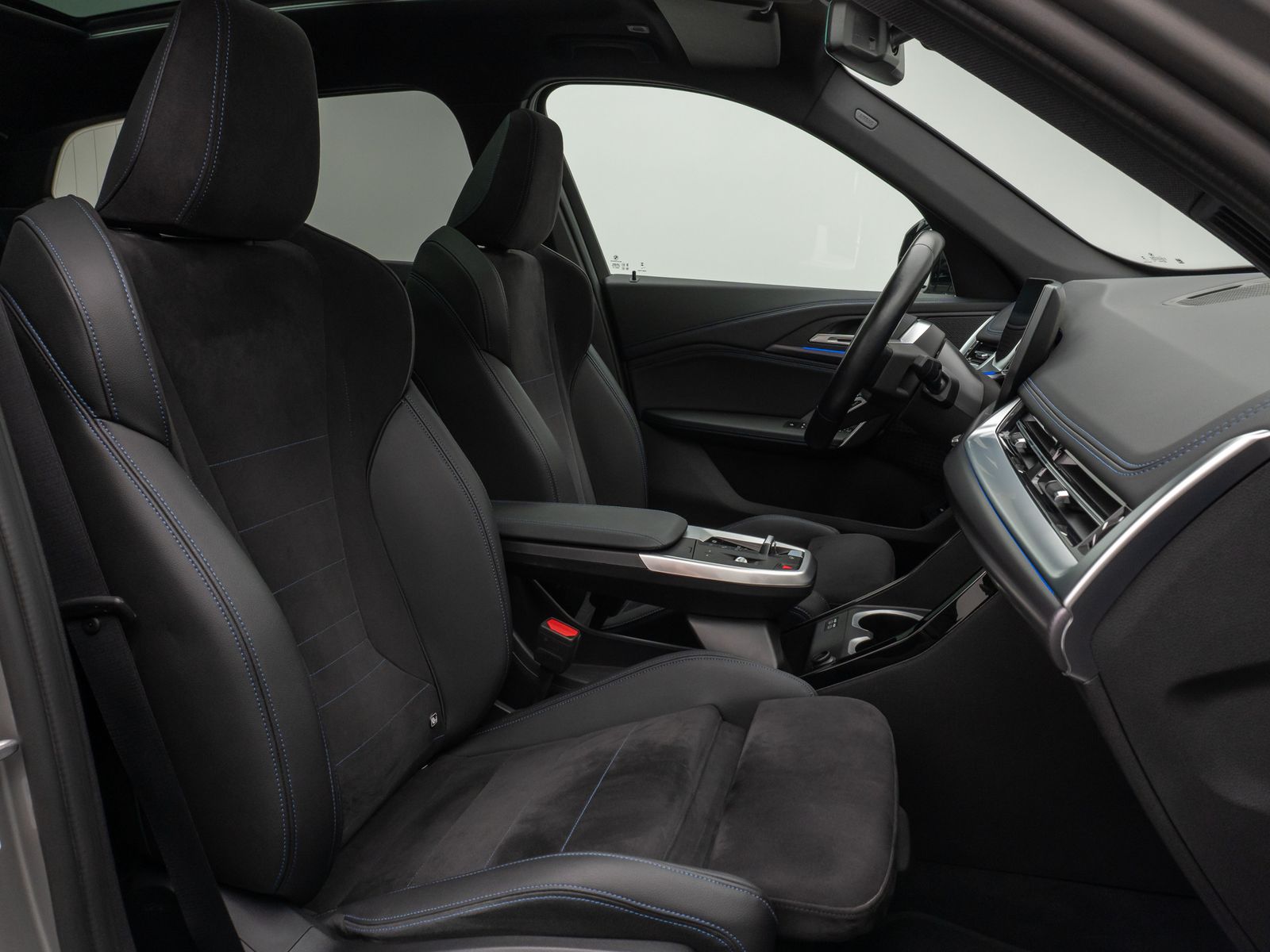 Fahrzeugabbildung BMW iX1 xD30 M Sport DAB Panorama Kamera Komfort 19"