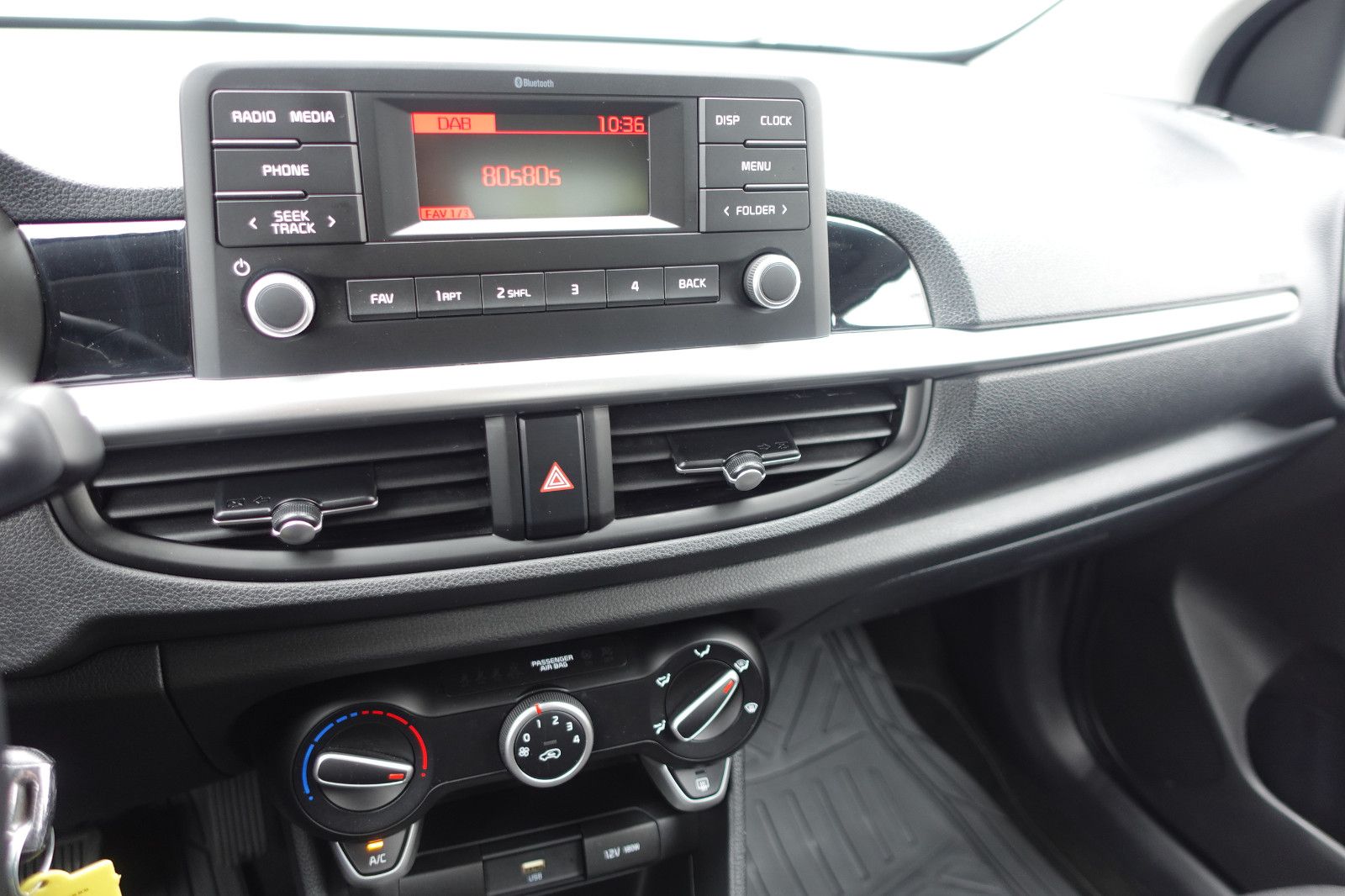 Fahrzeugabbildung Kia Picanto 1.0 Dream-Team Edition AMT  Radio BT,SHZ
