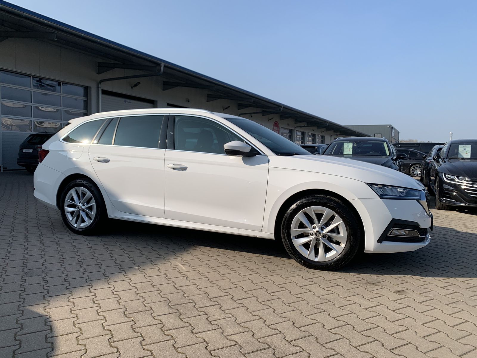 Fahrzeugabbildung SKODA Octavia 2.0 TDI*AHK*LED*HeadUp*Cam*Navi*ACC*
