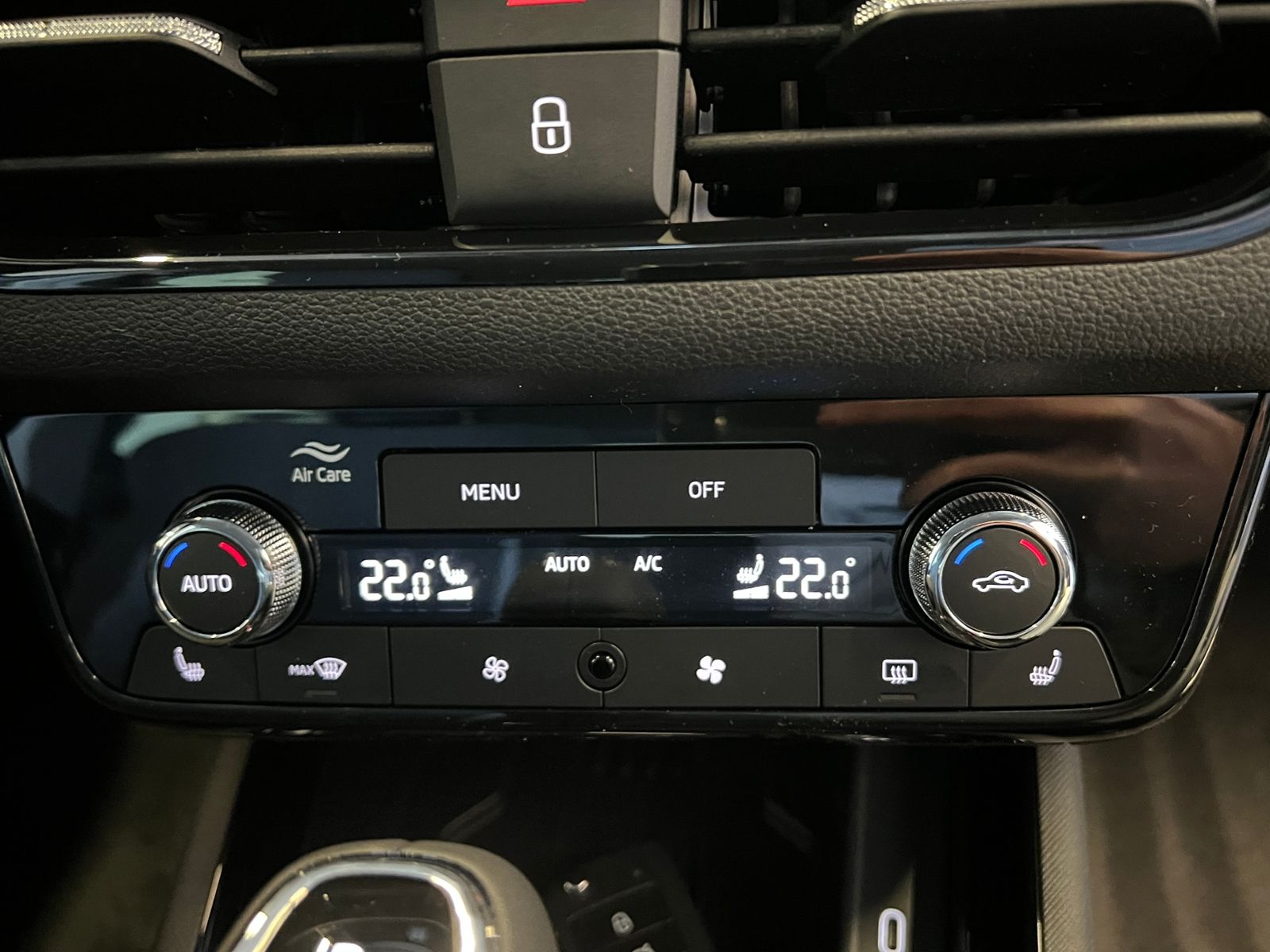 Fahrzeugabbildung SKODA Scala TOUR 1.0 TSI DSG *AHK, Black-Paket, Matrix