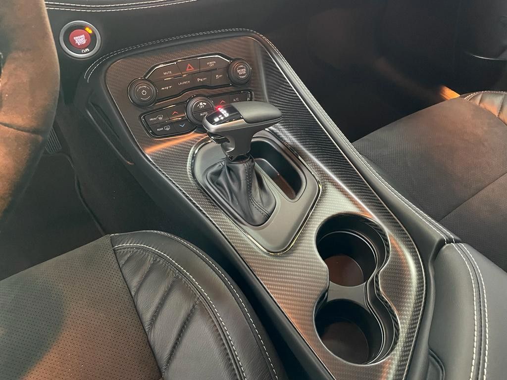 Fahrzeugabbildung Dodge CHALLENGER SRT HELLCAT-ALCANTARA-CARBON-1.HAND!!