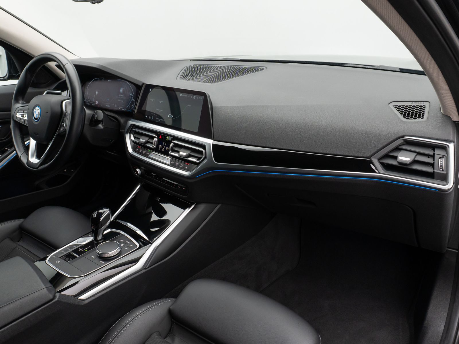 Fahrzeugabbildung BMW 330e Sport Line DAB HiFi WLAN Stop&Go PDC Alarm