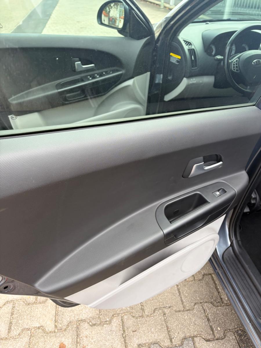 Kia cee'd 2010 — photo 14