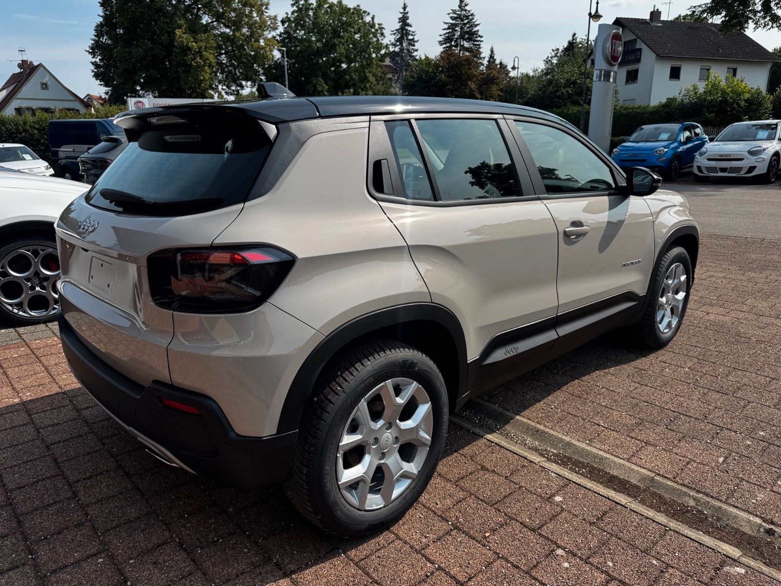 Fahrzeugabbildung Jeep Avenger 1.2 Altitude Benziner NAVI KAMERA SITZHG