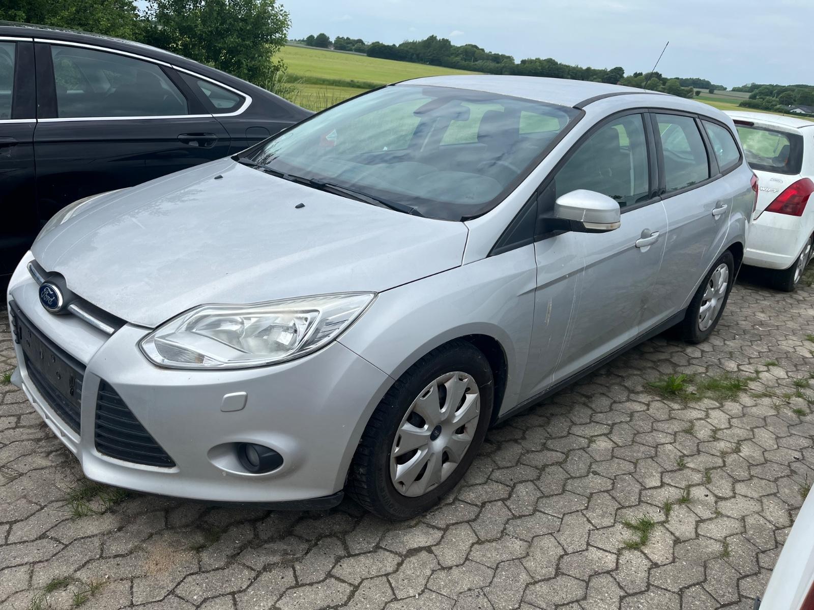 Ford Focus 2013 — rear view