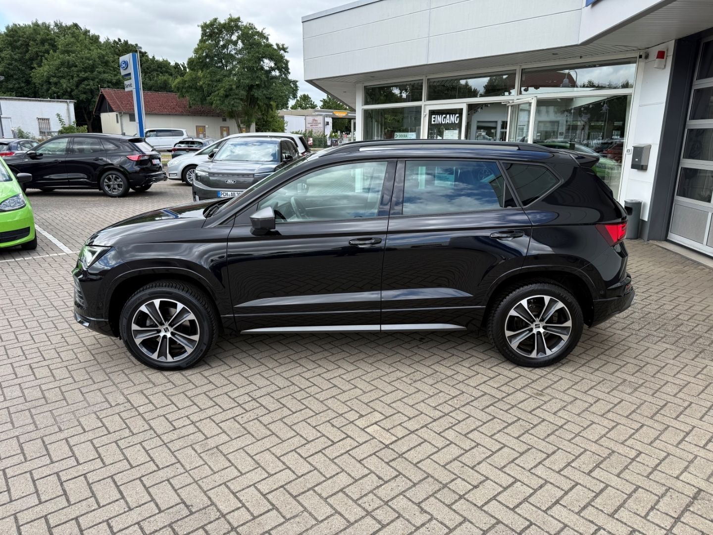 Fahrzeugabbildung SEAT Ateca 1,5 TSI FR LED AHK Navi RFK GJR TWA VZE Te