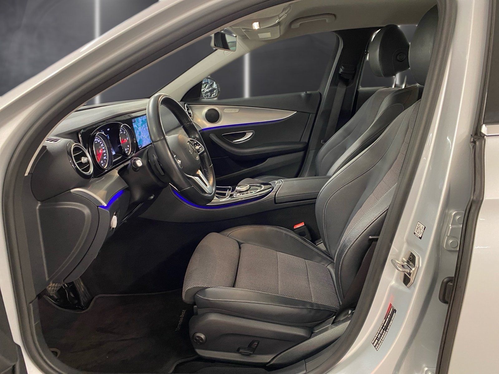 Fahrzeugabbildung Mercedes-Benz E 200 d Avantgarde*AHK*LED*Totwinkel*Navi*Kamera