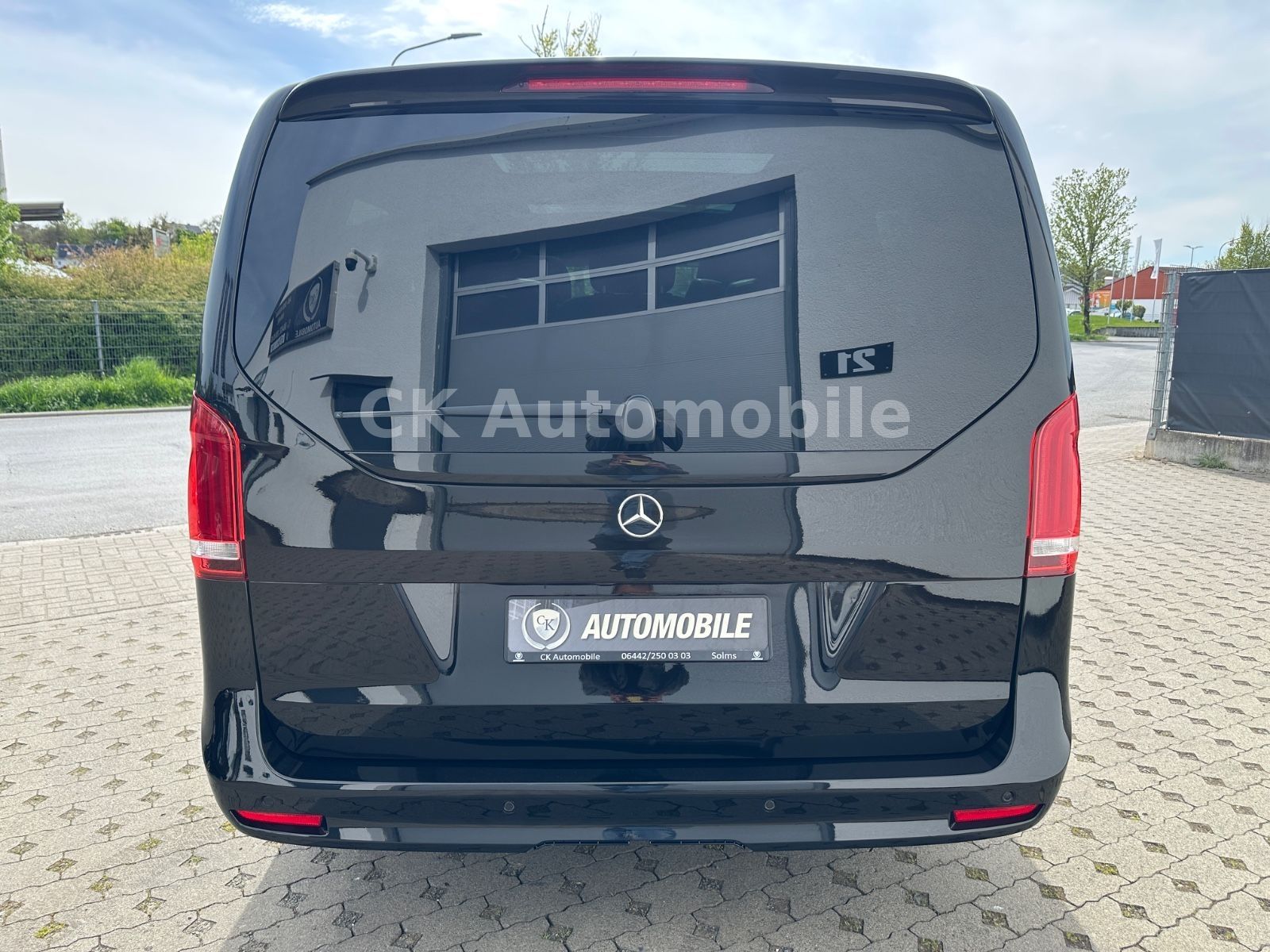 Fahrzeugabbildung Mercedes-Benz V300d EDITION 4Matic AMG-Line/7 Sitze/Pano/LED