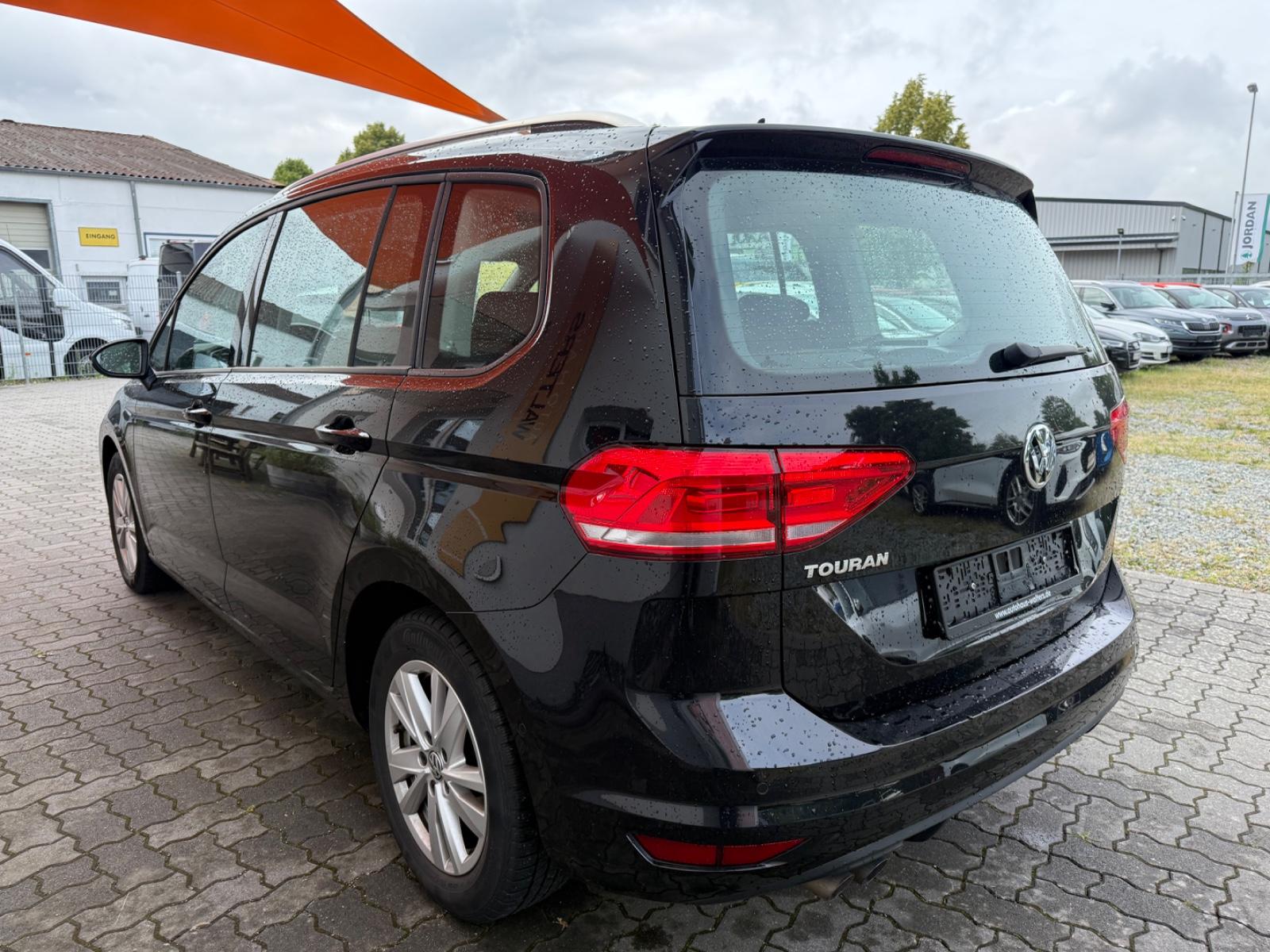 Volkswagen Touran Comfortline=7.Sitzer = 298,- € Monat =, миниатюра 4