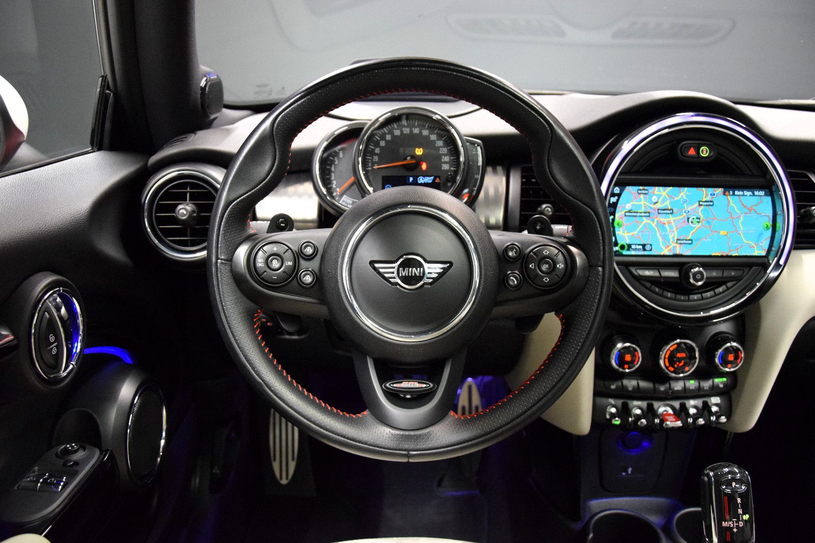 Fahrzeugabbildung MINI Cooper S Leder Panorama HeadUp ACC Works Paket