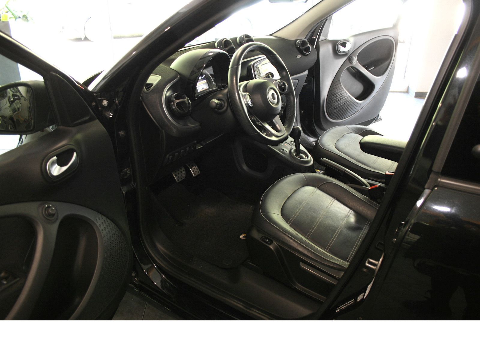Fahrzeugabbildung Smart ForFour Prime 66KW*Twinamic*Faltdach*Navi*Kamera