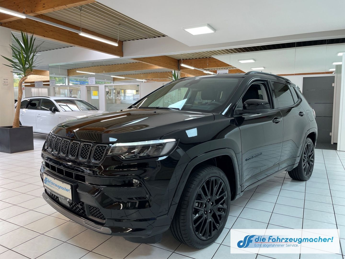 Fahrzeugabbildung Jeep Compass S Plug-In Hybrid 4WD Navi Soundsystem 36