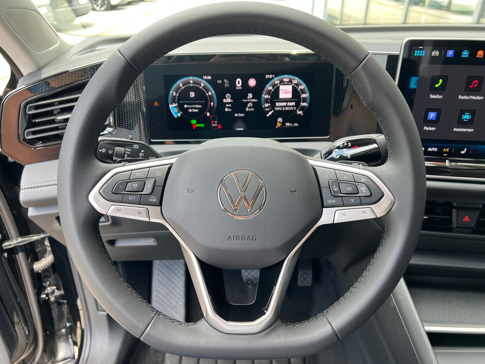 Fahrzeugabbildung Volkswagen Tiguan LIFE 1.5 eTSI DSG *AHK, LED Plus, Kamera,