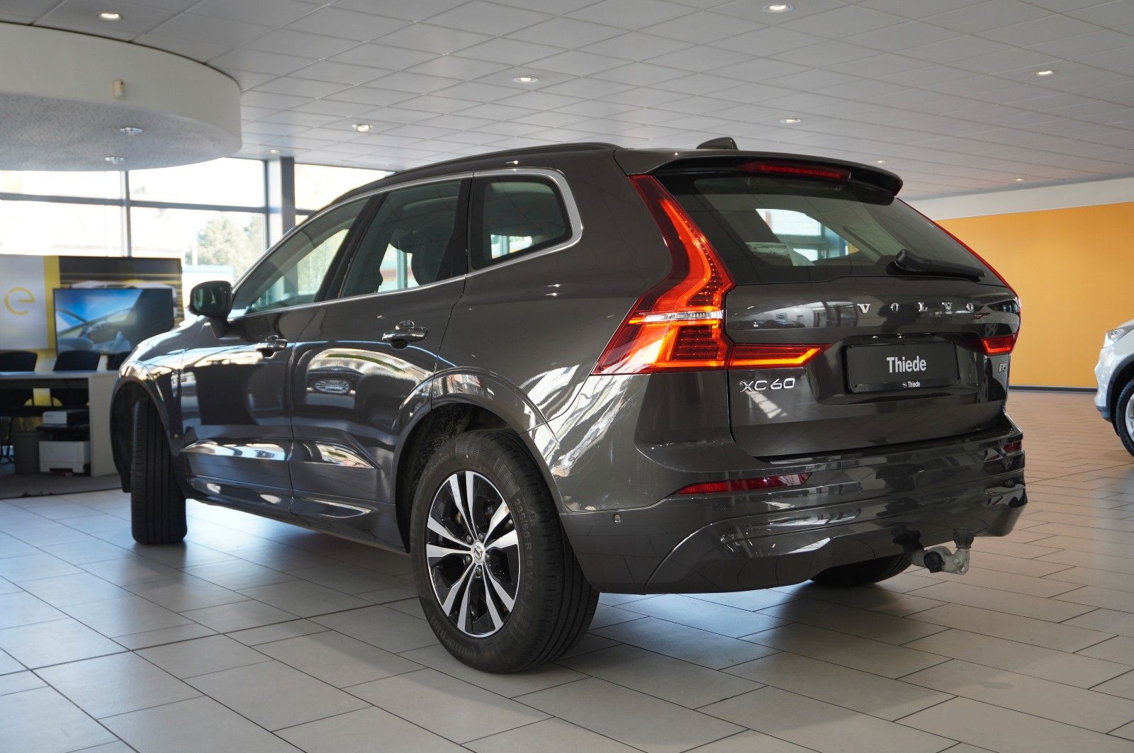 Fahrzeugabbildung Volvo XC 60 MOMENTUM PRO 2WD NAVI/LED/360°/VIRT./AHK