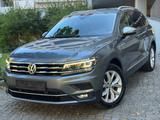 Volkswagen Tiguan Allspace Highline 4Motion/ACC/LED/CAM/SHA - VW Tiguan Allspace Gebrauchtwagen in Berlin