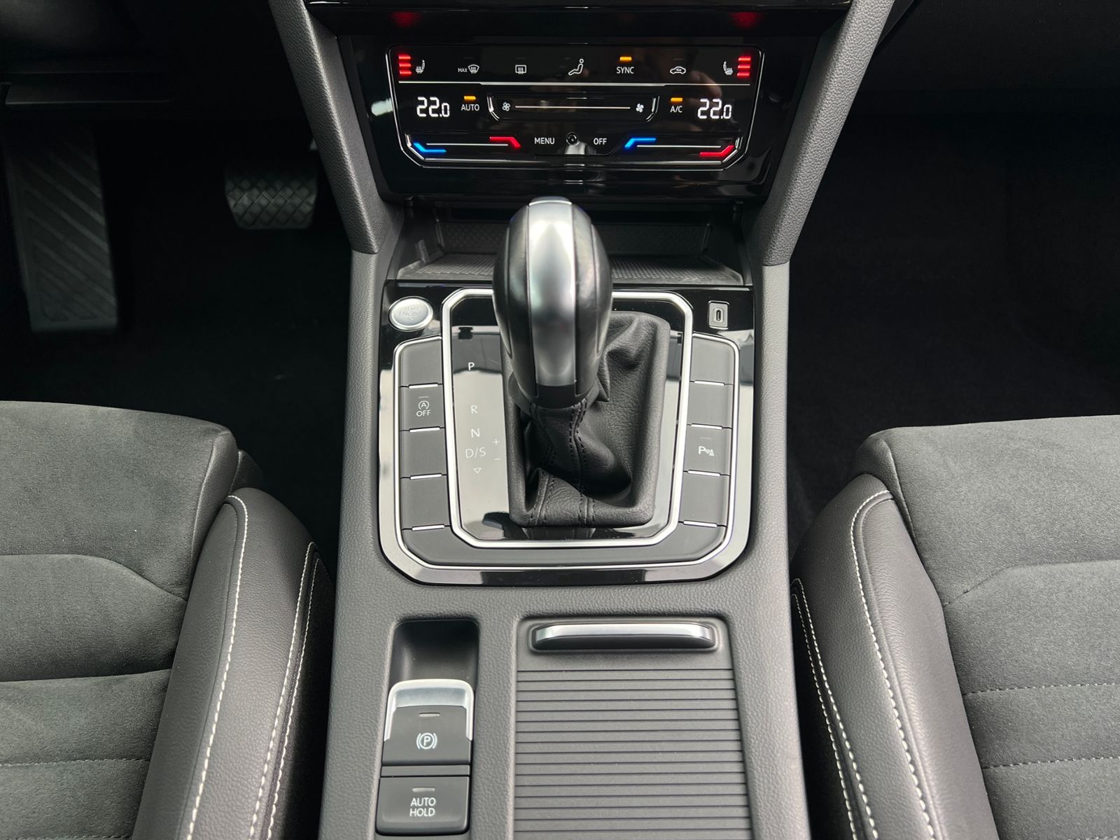 Fahrzeugabbildung Volkswagen Passat Variant Elegance 1.5 TSI DSG *LED, Digita