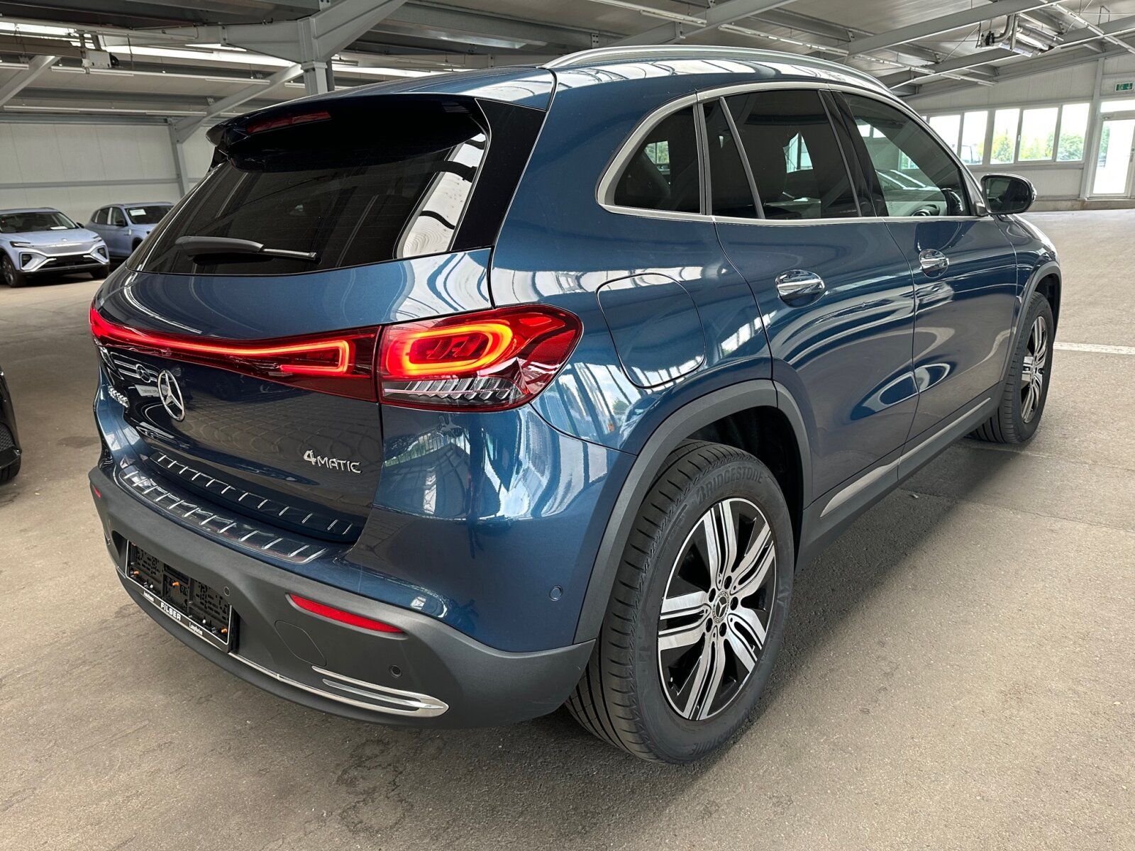 Mercedes-Benz EQA 300 4MATIC Progressive Pano-Dach AHK 360° foto 4