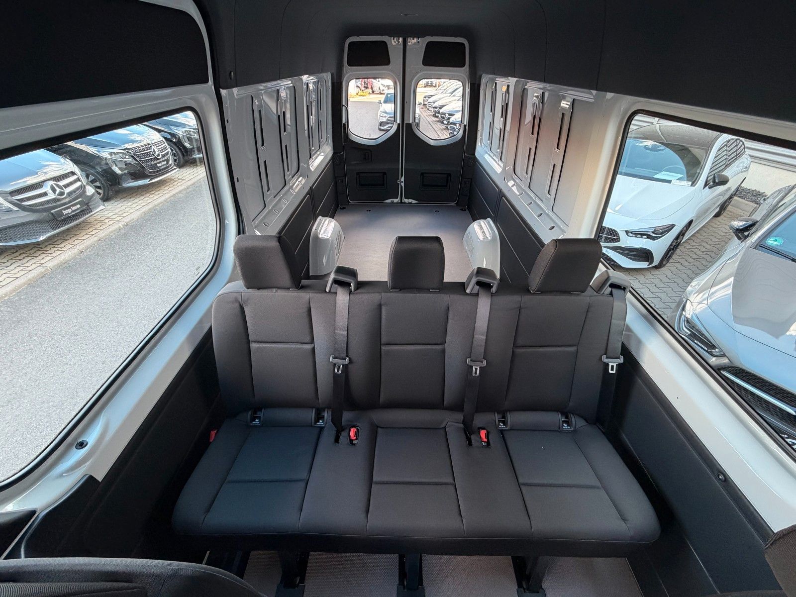 Fahrzeugabbildung Mercedes-Benz Sprinter 317 CDI Mixto/DoKa Standheizung