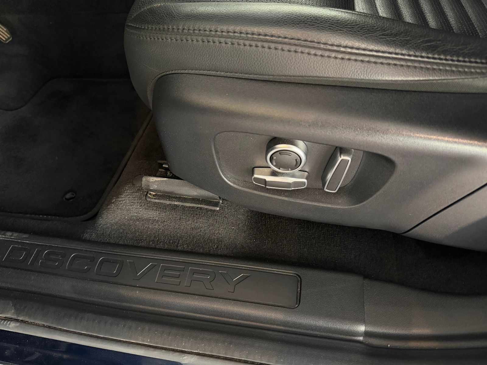 Fahrzeugabbildung Land Rover Discovery Sport S /360°KAM/ACC/NAVI/SHZ/L-HEIZUN