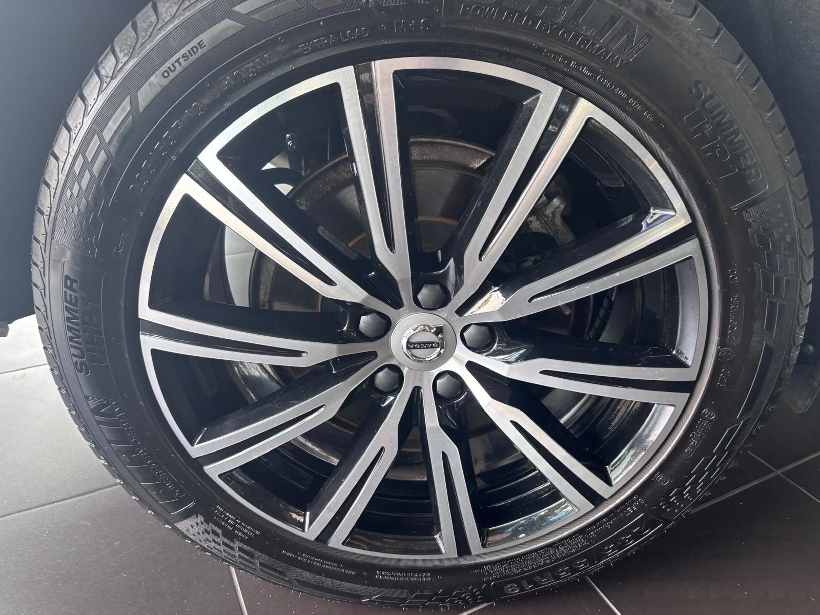 Fahrzeugabbildung Volvo XC60 Inscription AWD AHK LED NAVI LEDER Pano