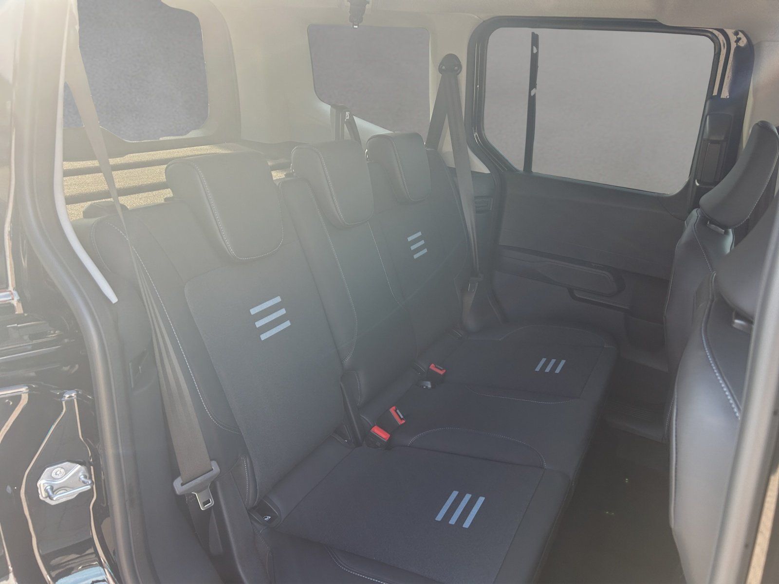 Fahrzeugabbildung Ford Tourneo Courier Active 5 Jahre Garantie