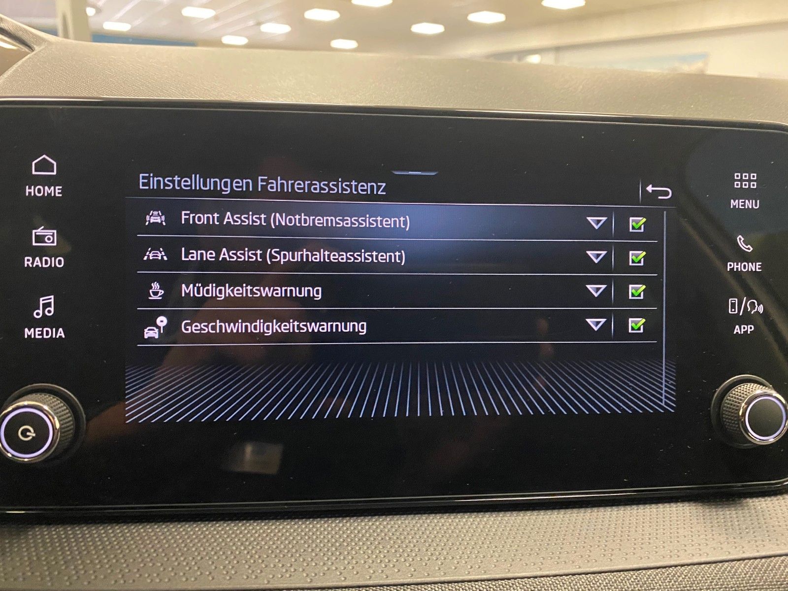 Fahrzeugabbildung SKODA Fabia 1.0l TSI DSG Selection+PDC+Alufelgen+LED++