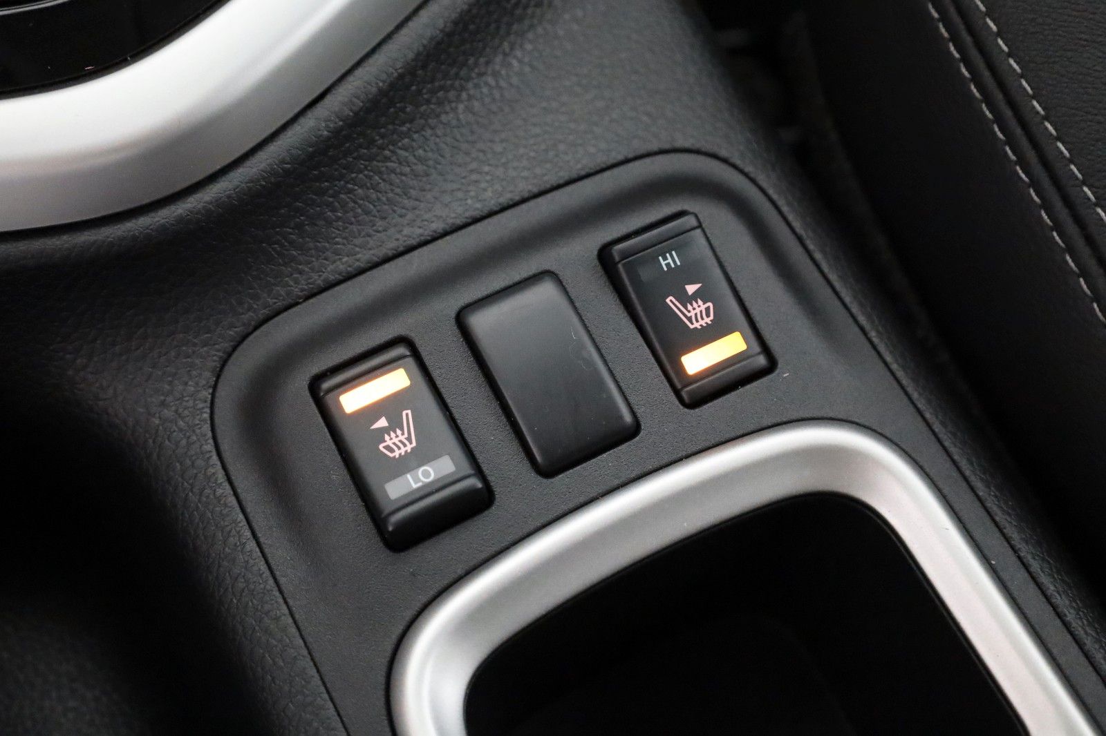 Fahrzeugabbildung Nissan Navara NP300 N-Guard,4x4,Leder,Navi,Hard Top,AHK