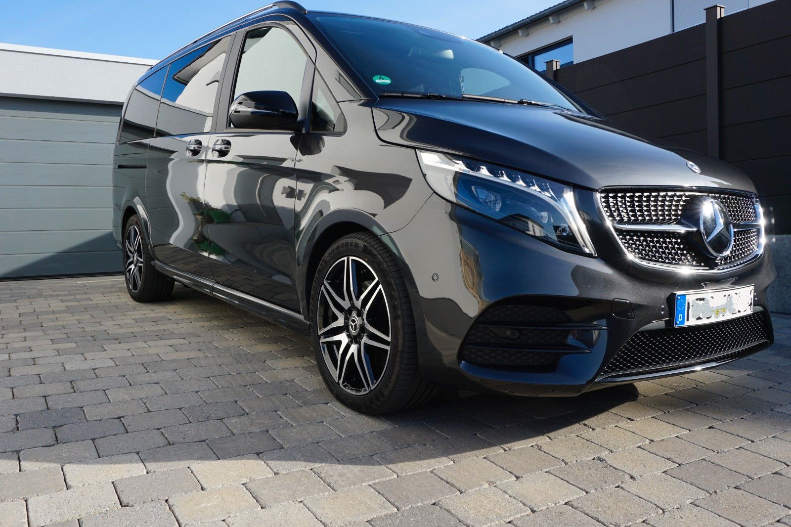 MERCEDES-BENZ V 300 d AMG, BURM, AHK, 7-Sitz,Distr, Standheiz