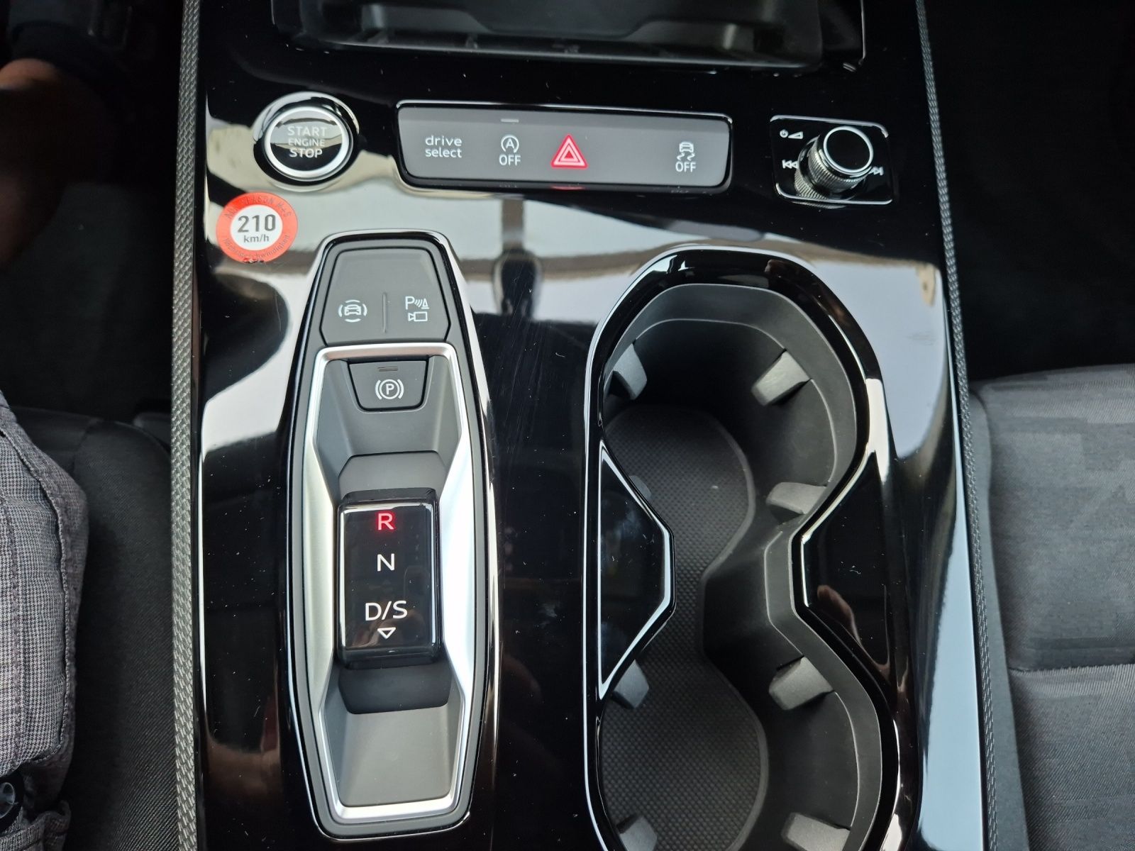 Fahrzeugabbildung Audi A5 TFSI S-tronic Matrix Navi AVC ACC RFK SH