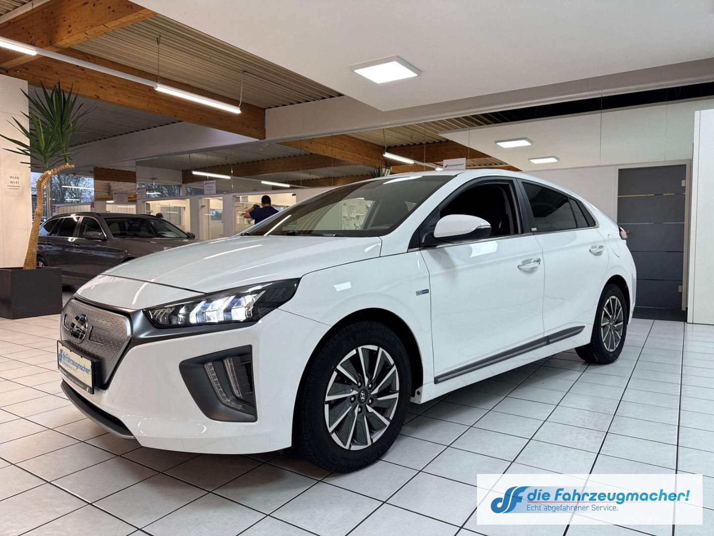 Fahrzeugabbildung Hyundai IONIQ Style Elektro Navi Soundsystem LED ACC App