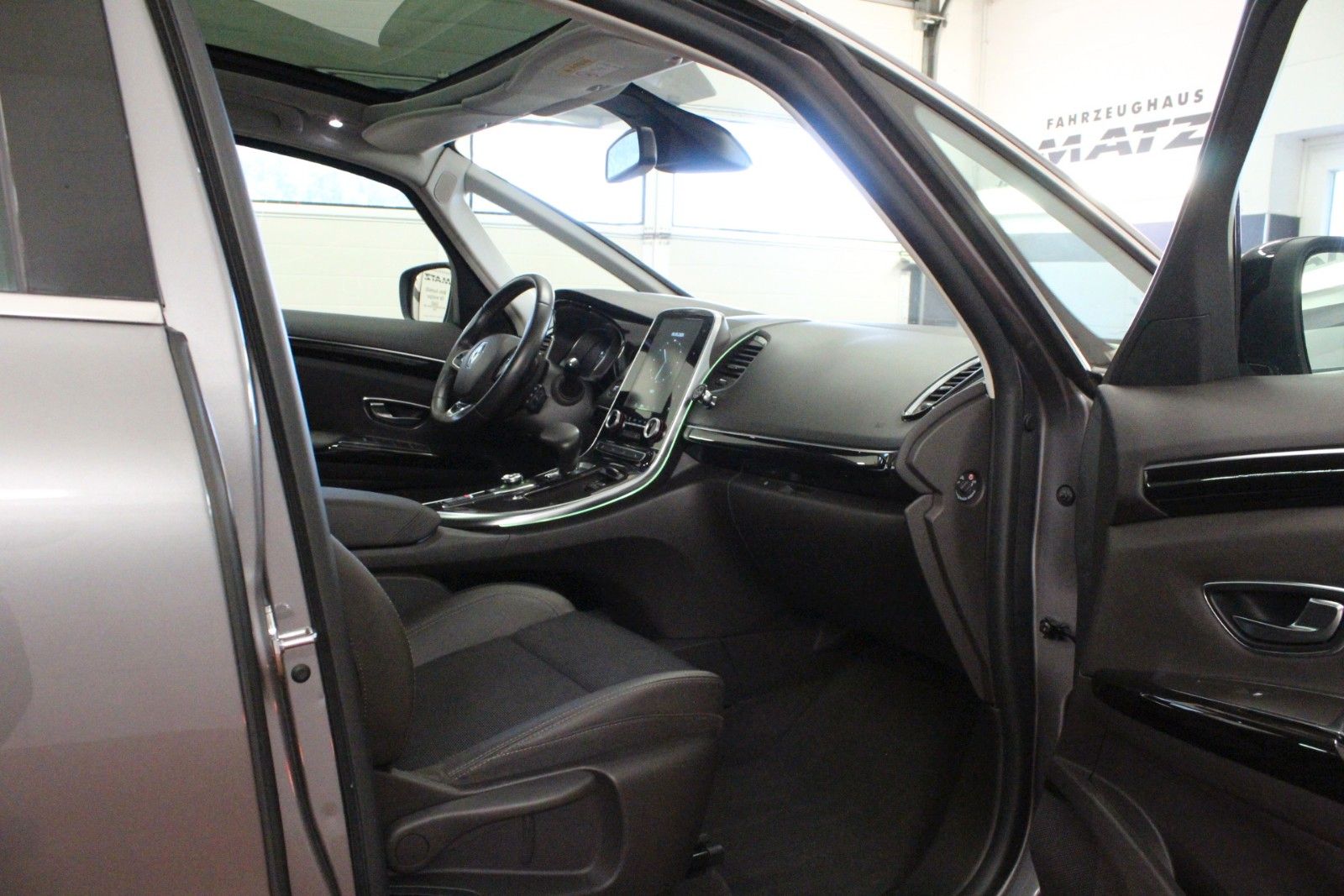 Fahrzeugabbildung Renault Espace ENERGY TCe 200 EDC Intens 7 Sitzer