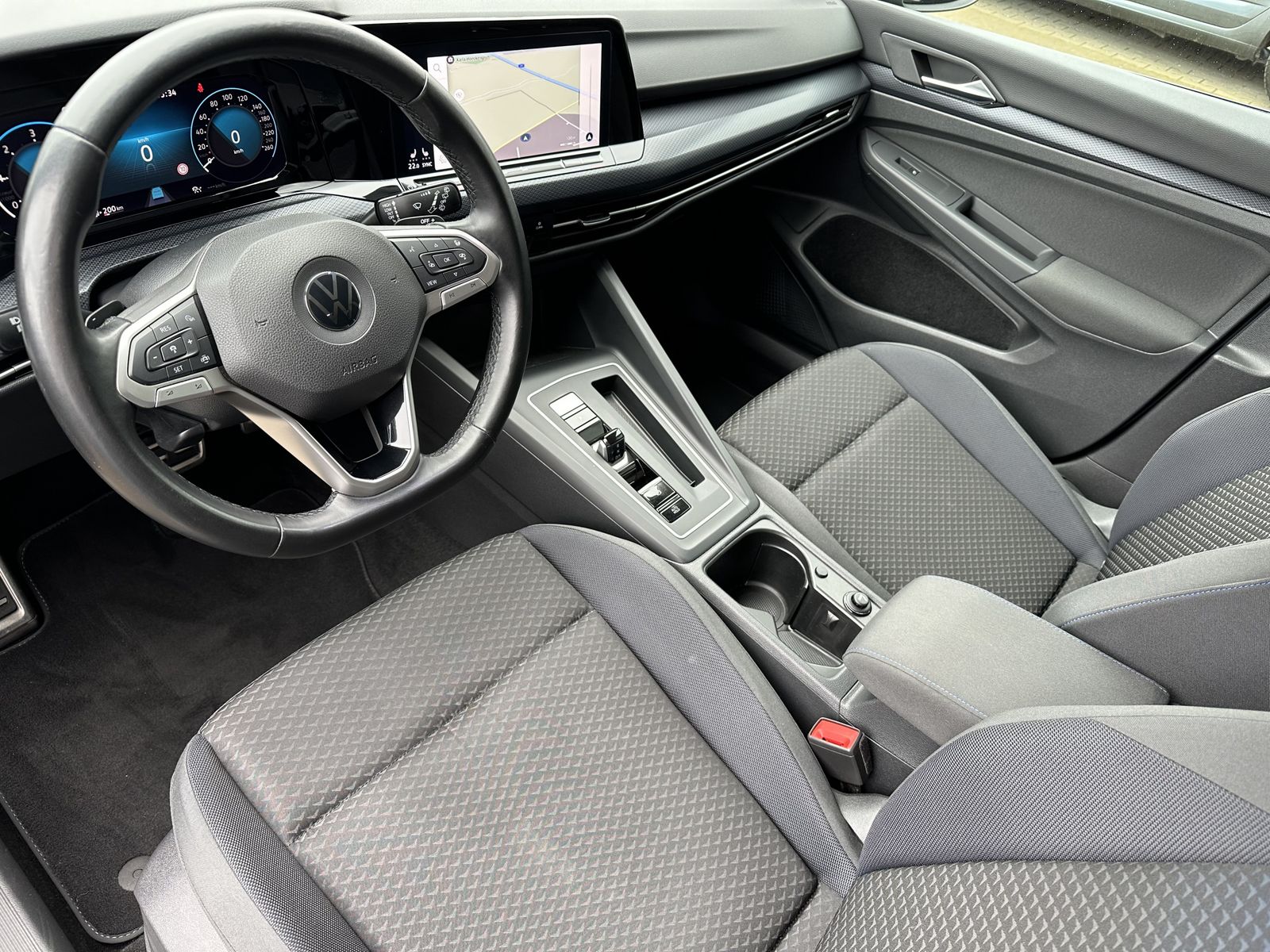 Fahrzeugabbildung Volkswagen Golf 2.0 TDI DSG United NAV+LED+ACC+AHK+DIGDISP